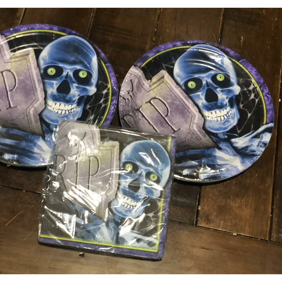 NWT HALLOWEEN PARTY Bundle Plates Napkins Cups Creepy Bones RIP Grave Skeleton - Picture 2 of 12